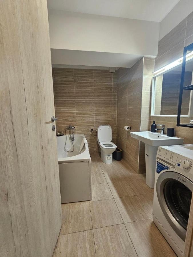 Studio 6 Bucharest Luaran gambar