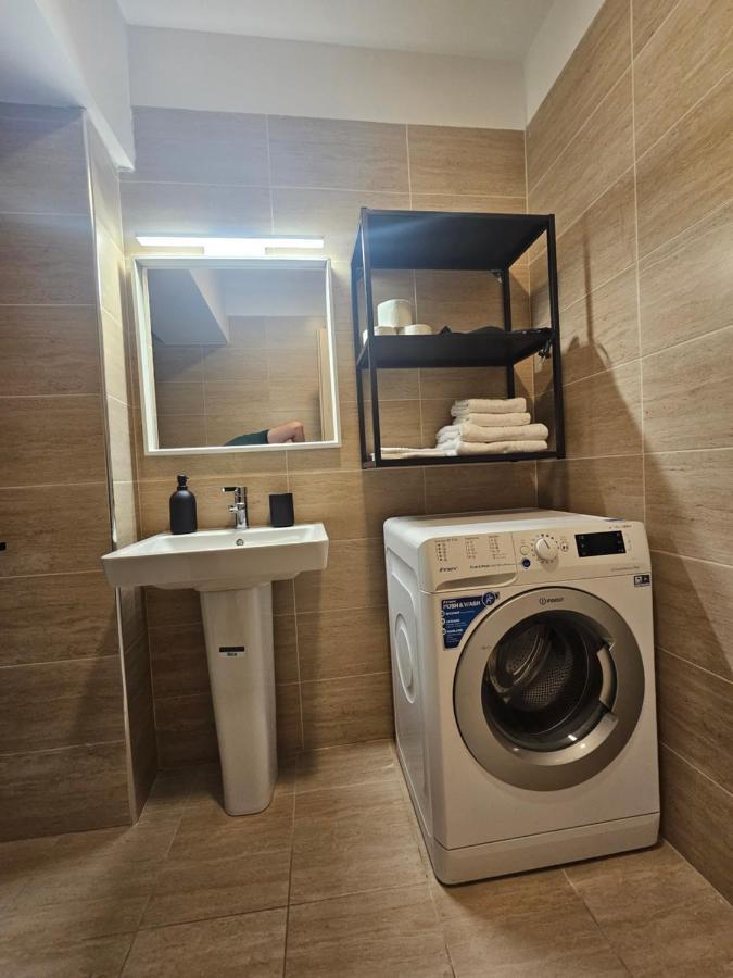 Studio 6 Bucharest Luaran gambar