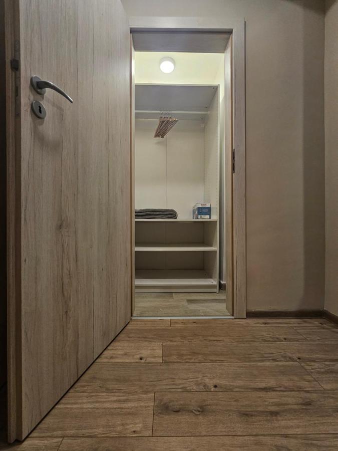 Studio 6 Bucharest Luaran gambar